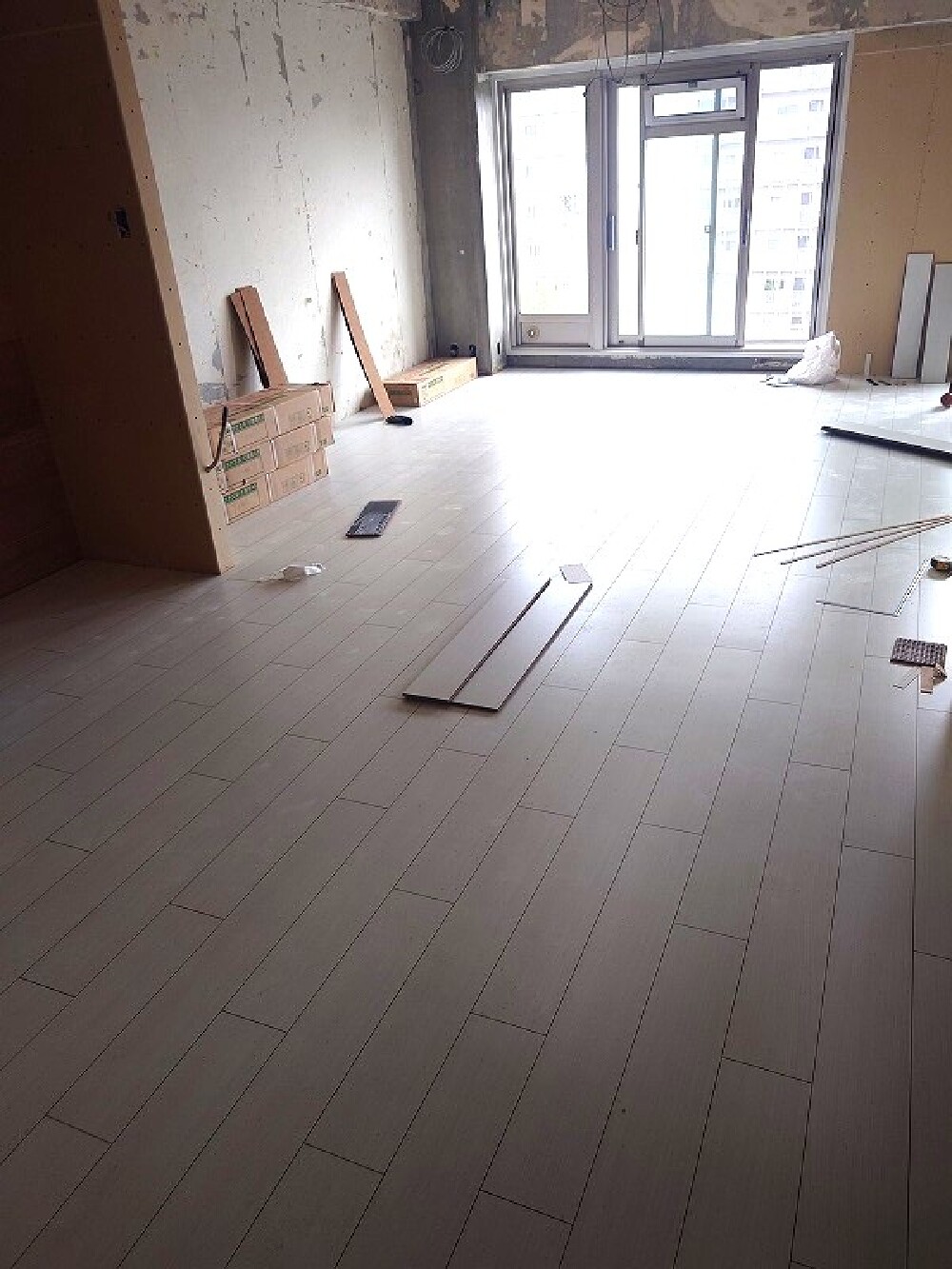 床フローリング貼り